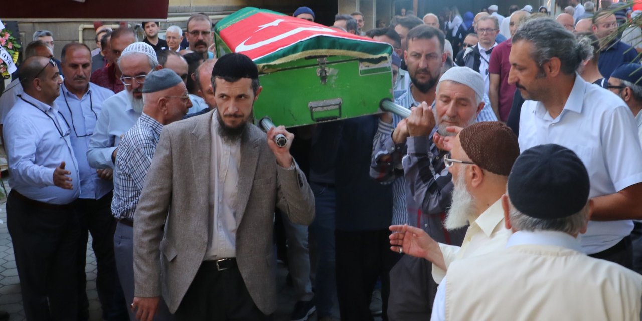 Eskişehir Porsuk Çayı'nda Elleri İple Bağlanmış Halde Cesedi Bulunan Profesör, Toprağa Verildi