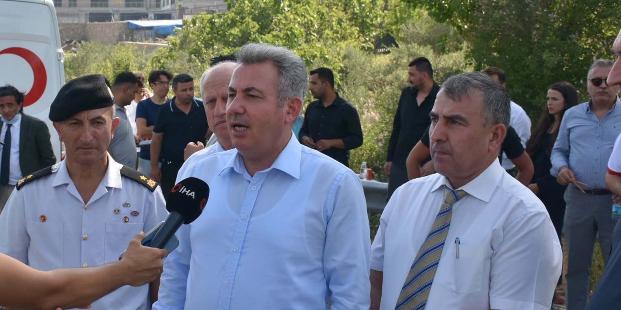 İzmir'de Orman Yangını; 2 Mahalle Boşaltıldı (3)