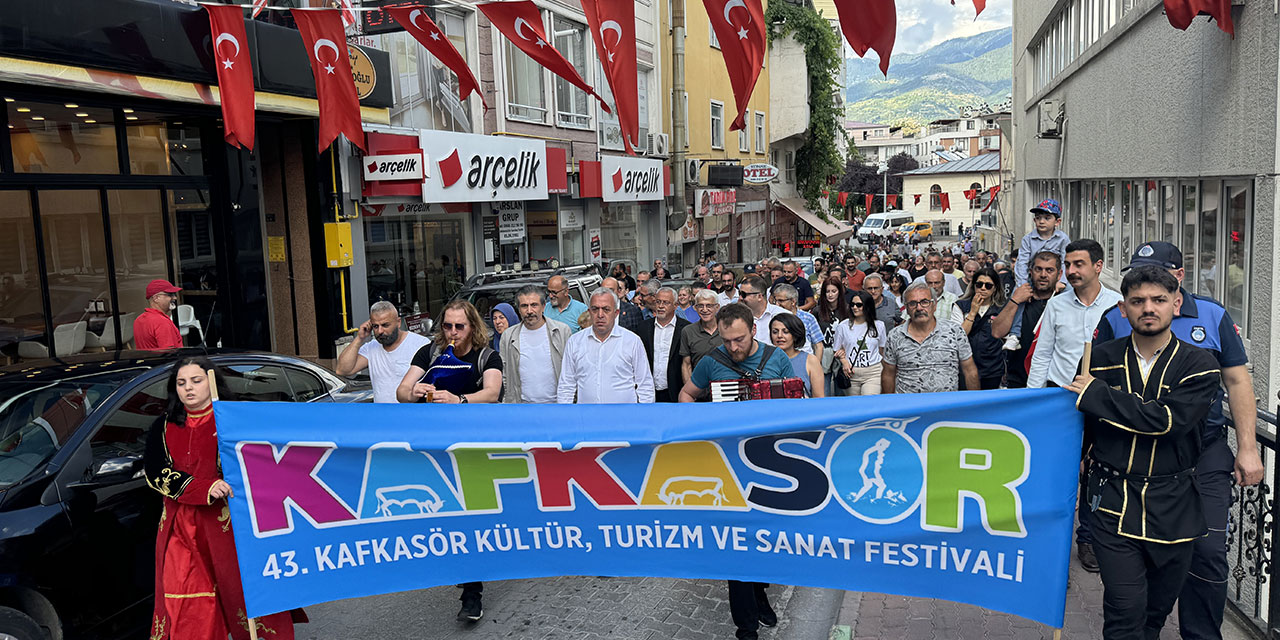 Artvin'de "43. Kafkasör Kültür, Turizm ve Sanat Festivali" başladı