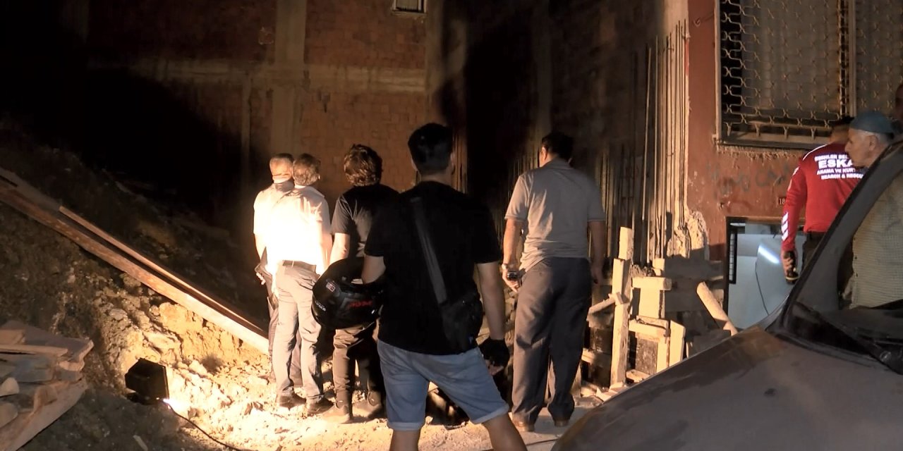İstanbul- Esenler'de 6 Katlı Bina Oluşan Çatlaklar Nedeniyle Tahliye Edildi