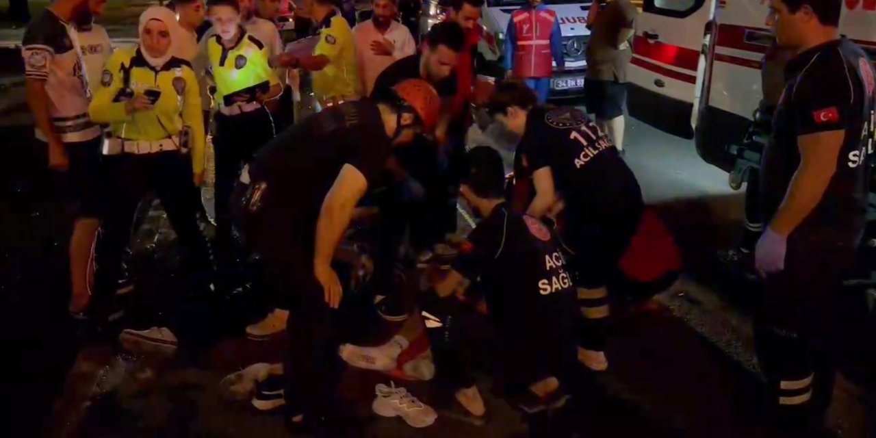 İstanbul-kartal'da Hafif Ticari Araç Aydınlatma Direğine Çarptı: 3 Yaralı