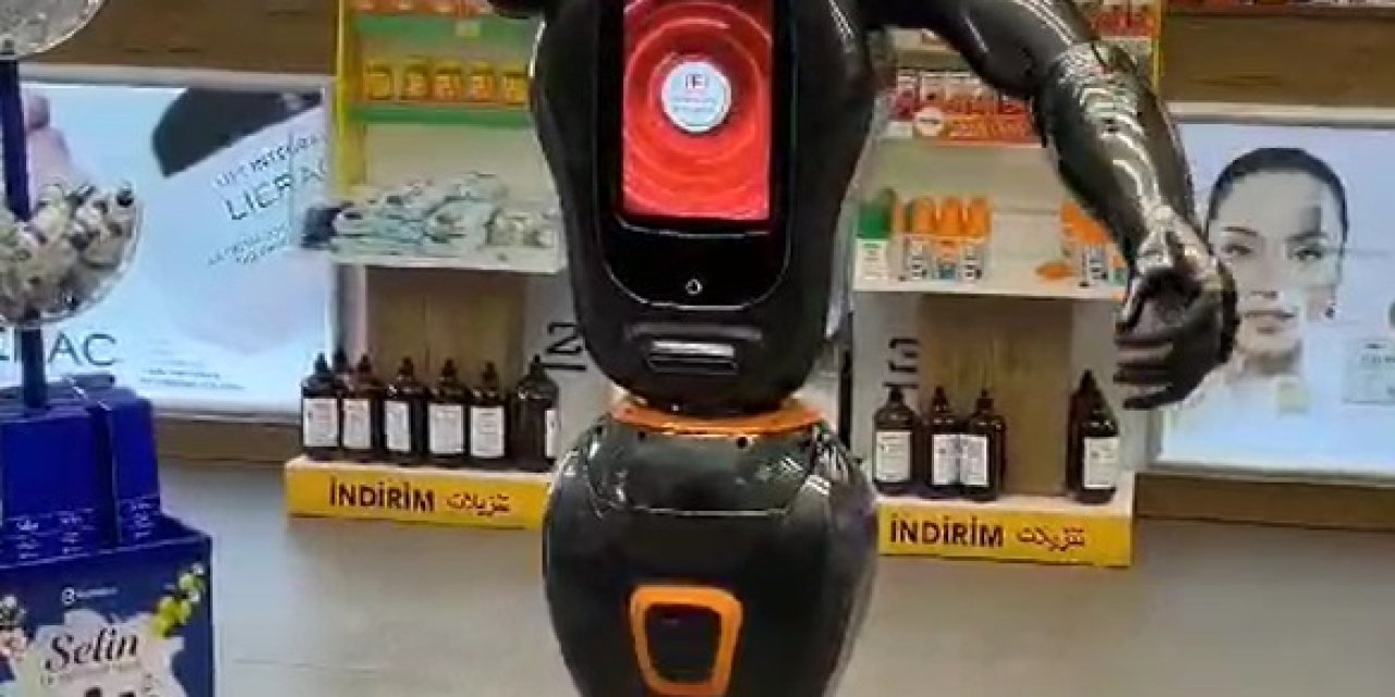 Yapay Zeka Robotu 'Marbot Ada', Yalova'da Eczanede İşbaşı Yaptı