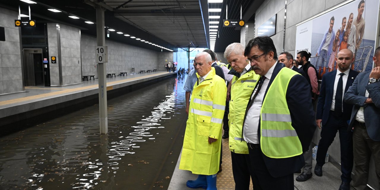 Bursa’yı Vuran Sağanak Nedeniyle Kente Dönen Başkan Bozbey: Sorun Çözüldü Sebebi Araştırılıyor