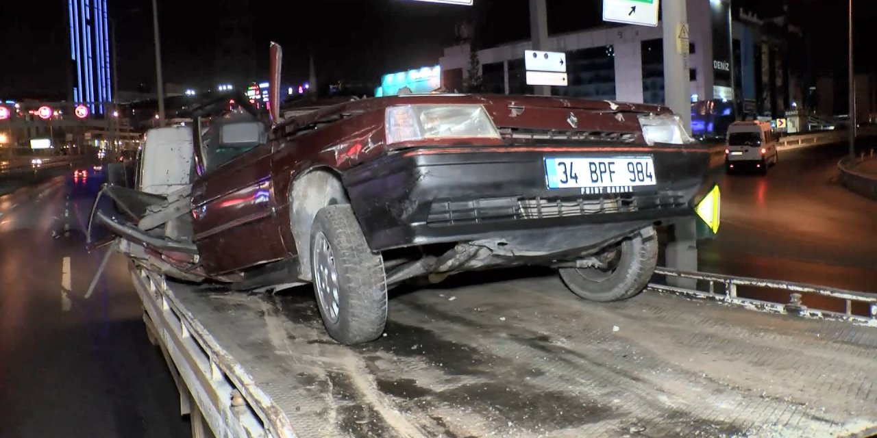 Beylikdüzü D-100'de Kaza: 2 Yaralı