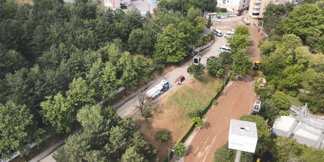 Bursa’daki Sel; 600'ün Üzerinde İhbar Yapıldı, Suya Kapılan 5 Araç Zarar Gördü