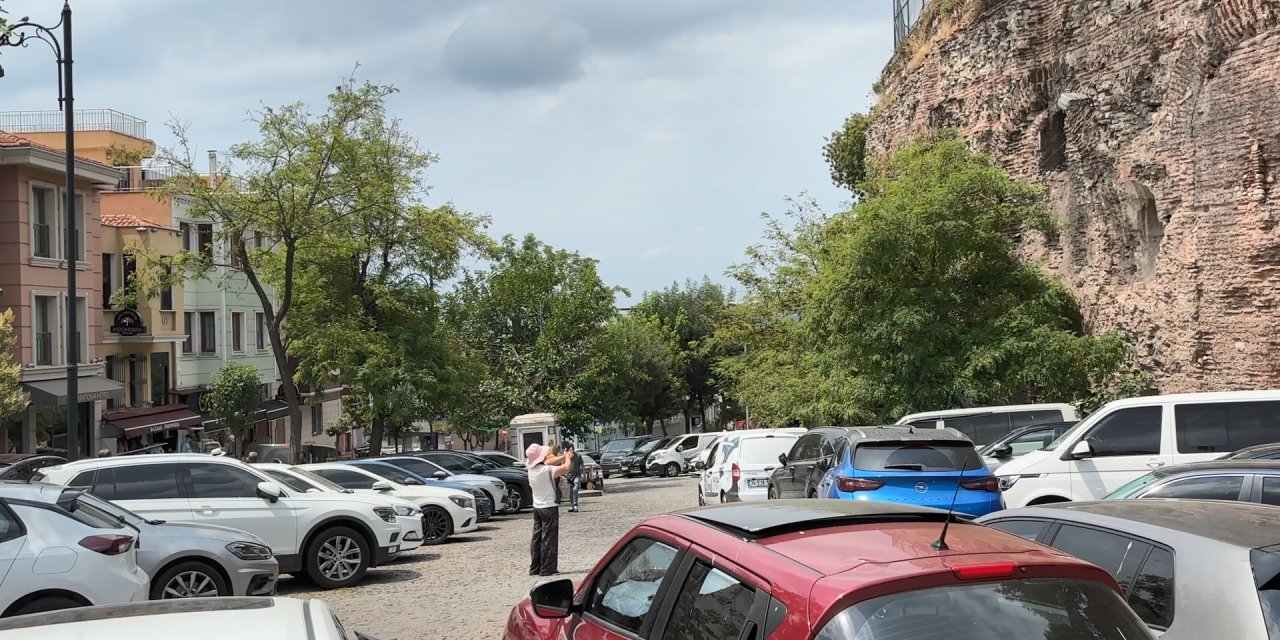 İstanbul - Sultanahmet Ve Kadıköy'deki Tarihi Roma Eserlerinin Önü Otopark Oldu