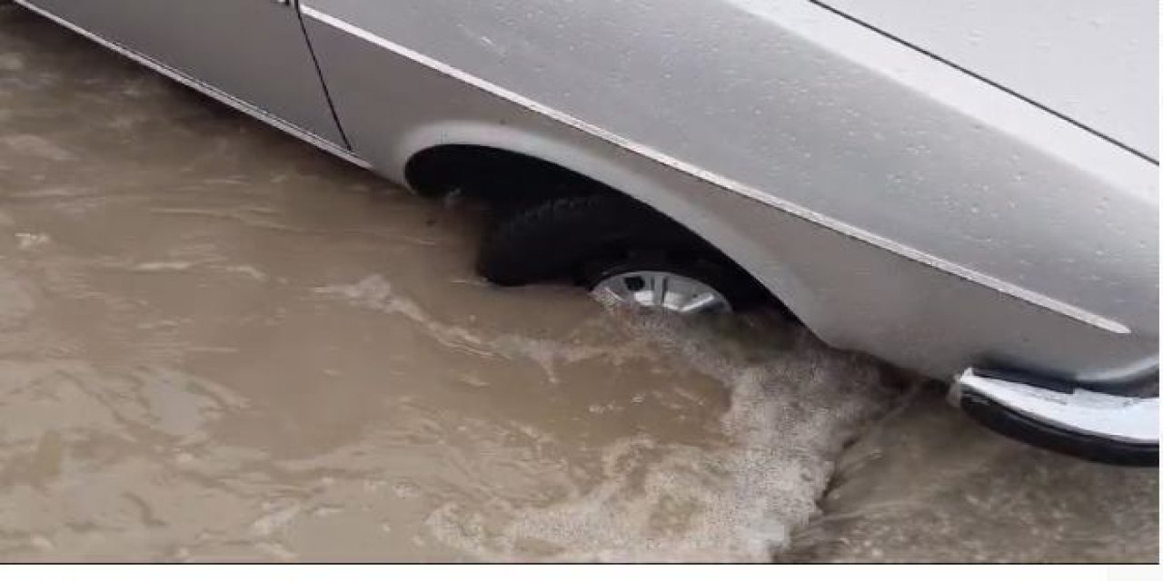 Çorum'da Sağanak Ve Dolu; Araçlar Yolda Kaldı, Ağaçlar Devrildi