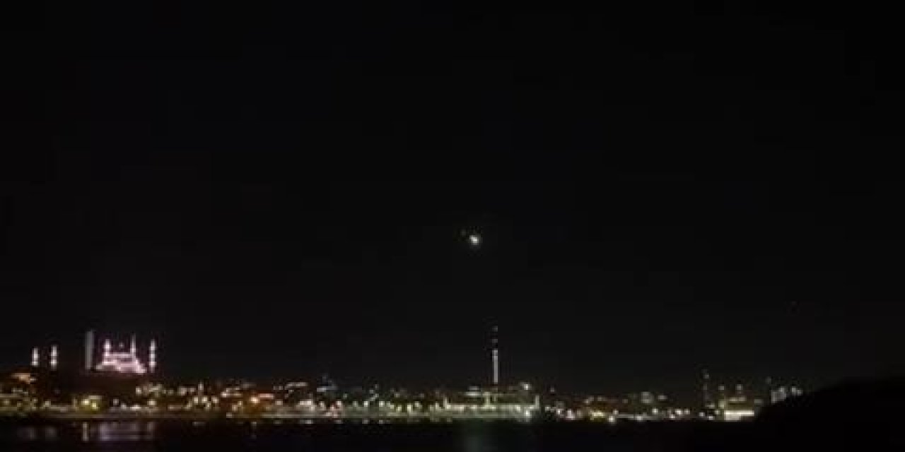 İstanbul-istanbul Semalarında Görenleri Heyecanlandıran Işık Huzmesi