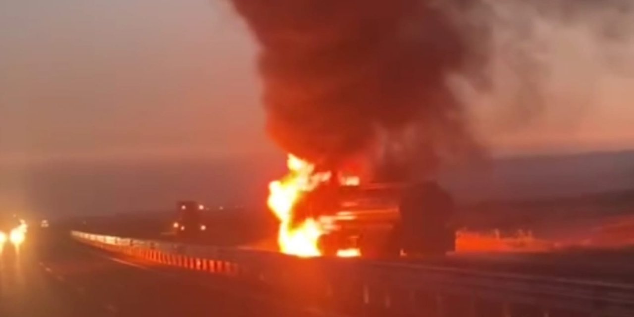 Mardin'de Akaryakıt Yüklü Tankerin Kupası Alev Aldı