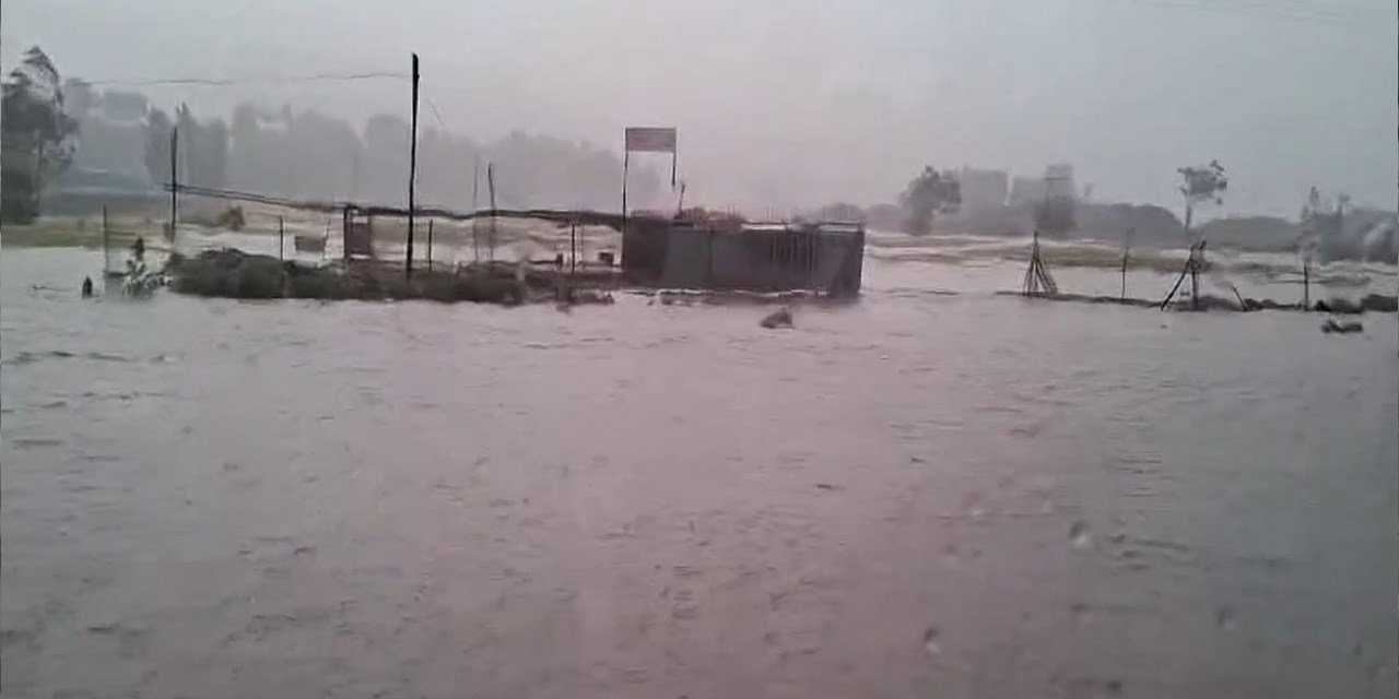 İskenderun'da Sağanak, Trafikte Aksamalara Neden Oldu