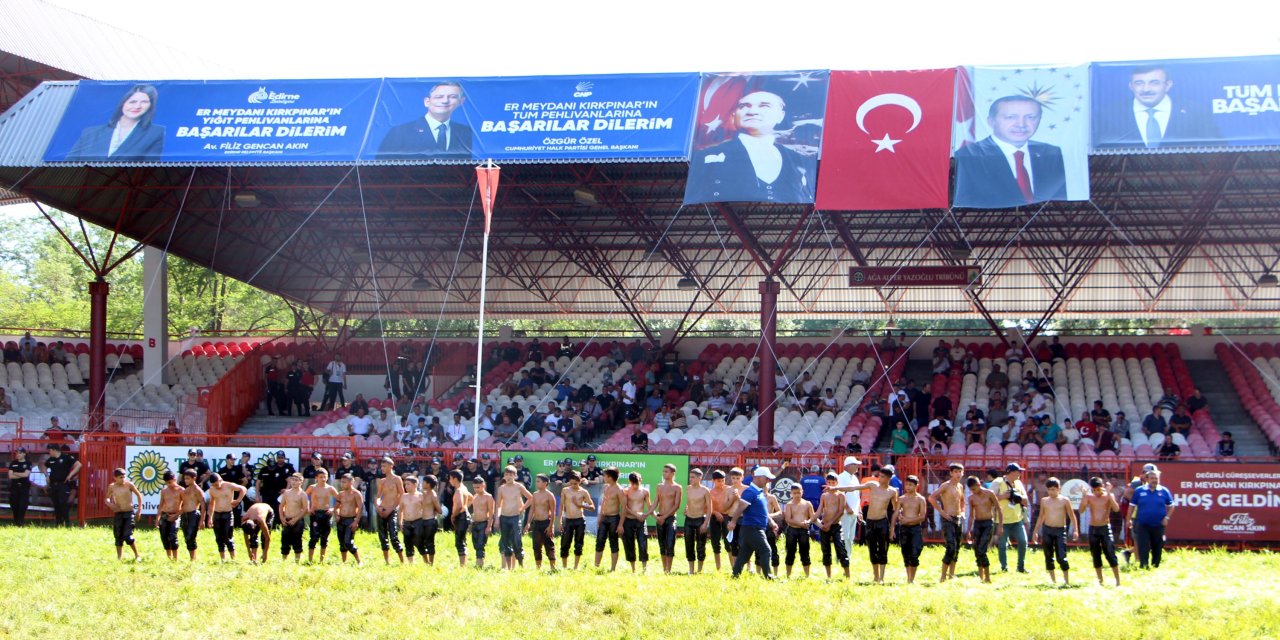 Kırkpınar Yağlı Güreşleri'nde, İkinci Gün Karşılaşmaları Başladı