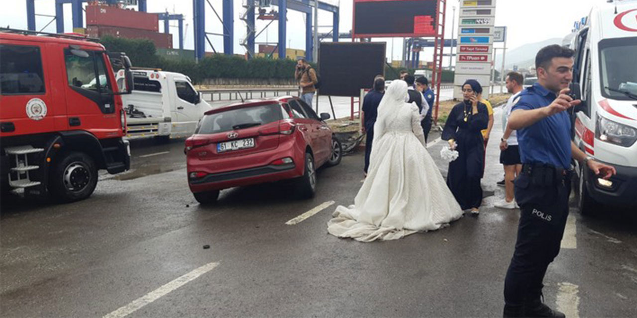 Gelin ve damat, düğün öncesi fotoğraf çekimine giderken kaza geçirdi
