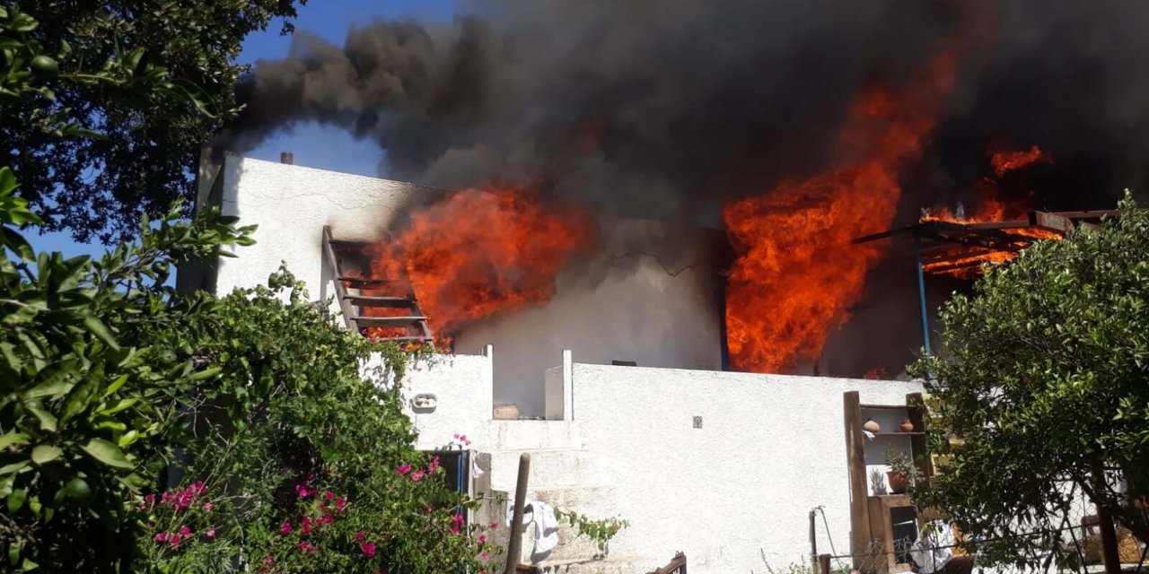Evini Ateşe Verdi, Jandarmayı Görünce Bahçesindeki Su Kuyusuna Atlayıp Bacağını Kırdı