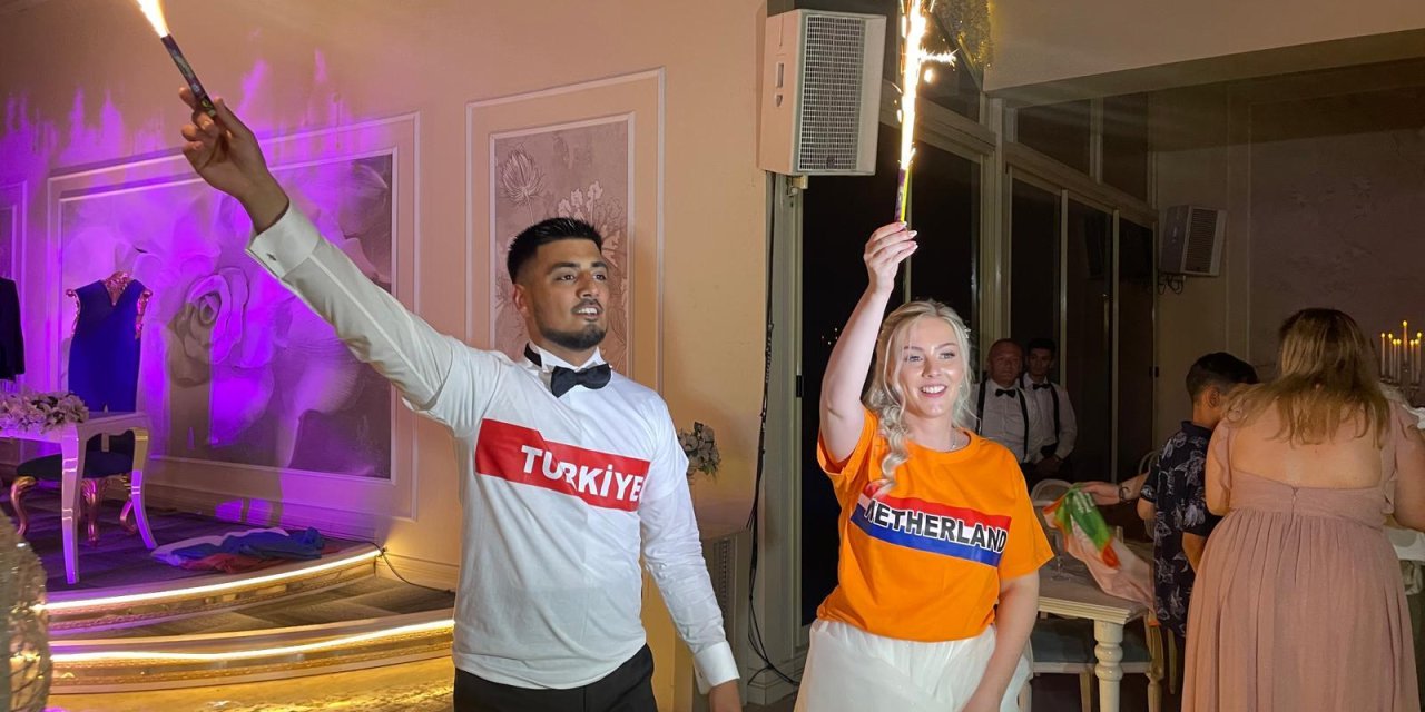 Türk Damat İle Hollandalı Gelinin Düğününde Milli Maç Coşkusu