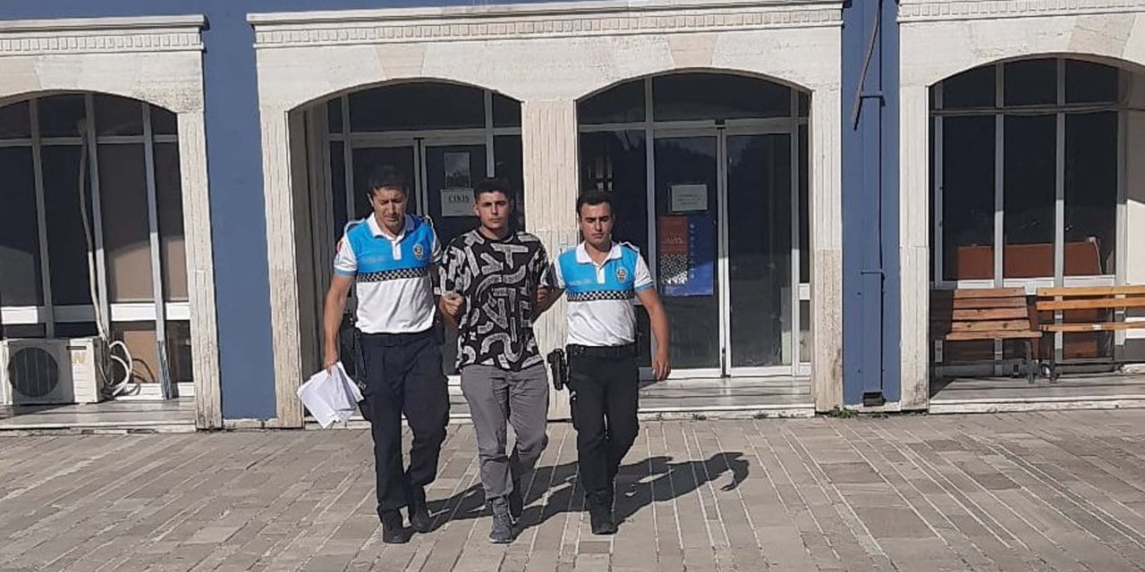 İzmir'de Taksiyle Uyuşturucu Sevkiyatına 3 Gözaltı