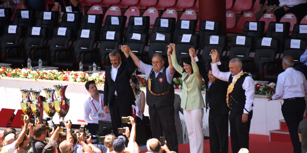 Kırkpınar'ın 60 Yıllık Başcazgırı Şükrü Kayabaş 'Altın Kemer' İle Veda Etti