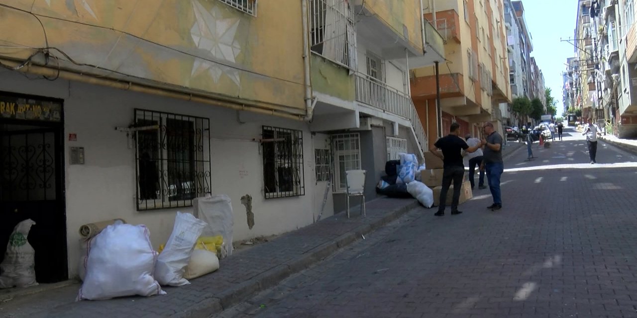 İstanbul - Bahçelievler’de 7 Katlı Binadaki Çökme: Zarar Gören Binalardaki Eşyalar Çıkarılıyor