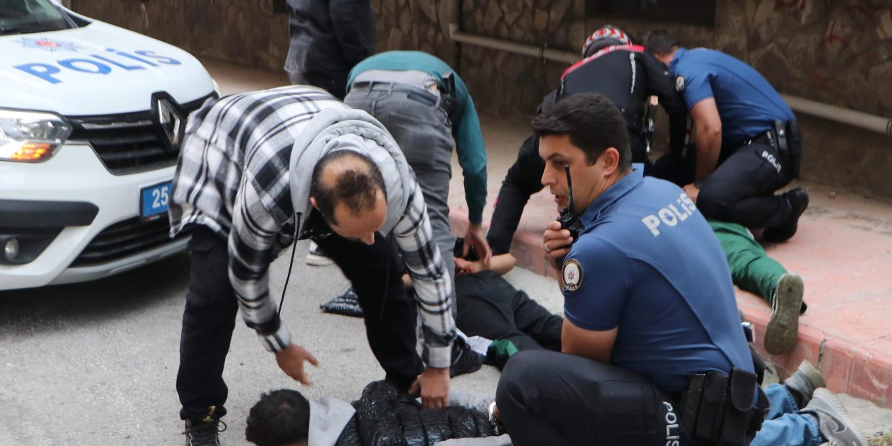 Bıçaklı Kavgada 14 Yaşındaki Çocuk Yaralandı, 17 Yaşındaki Şüpheli İle 3 Arkadaşı Yakalandı