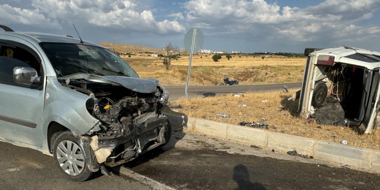 Elazığ'da Aynı Kavşakta Yarım Saat Arayla İki Kaza: 8 Yaralı