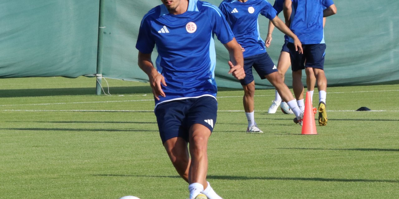 Antalyaspor, Burdur'da İlk Antrenmanını Yaptı