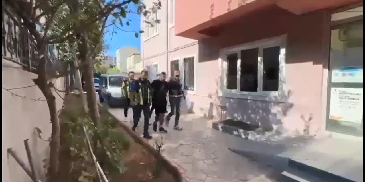 Küçükçekmece'de Trafiği Durdurup Halay Çeken 5 Sürücüye 18 Bin Lira Ceza