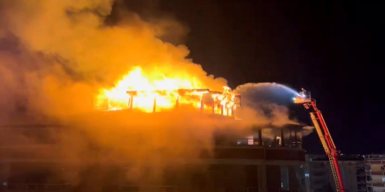 Batman'da 9 Katlı Binanın Teras Katında Yangın: 4 Daire Kullanılamaz Hale Geldi