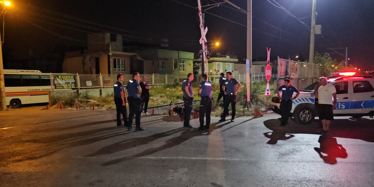 Polisten Kaçarken Devirdikleri Motosiklete Tren Çarptı: 2 Yaralı