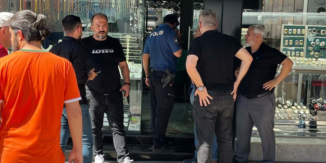 İzmir Eski İş Ortağını Pompalı Tüfekle Öldürdü