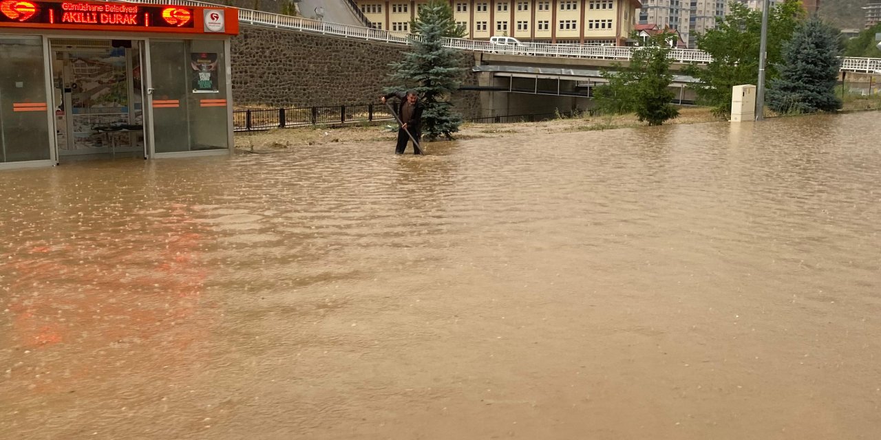 Gümüşhane'de Etkili Olan Sağanak, Taşkın Ve Sele Neden Oldu