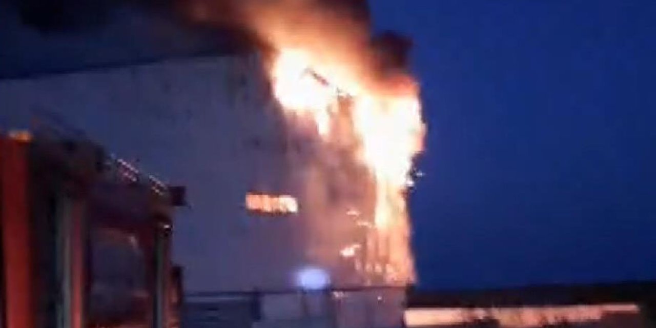 İstanbul- Silivri'de Fabrika Yangını; Alevler İtfaiyenin Çalışması İle Söndürüldü