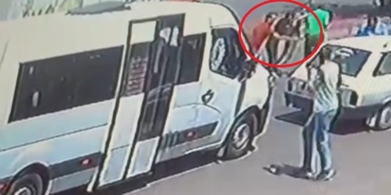 Minibüs Şoförü, Trafikte Karşılaştığı Husumetlisini Tabancayla Vurdu; O Anlar Kamerada