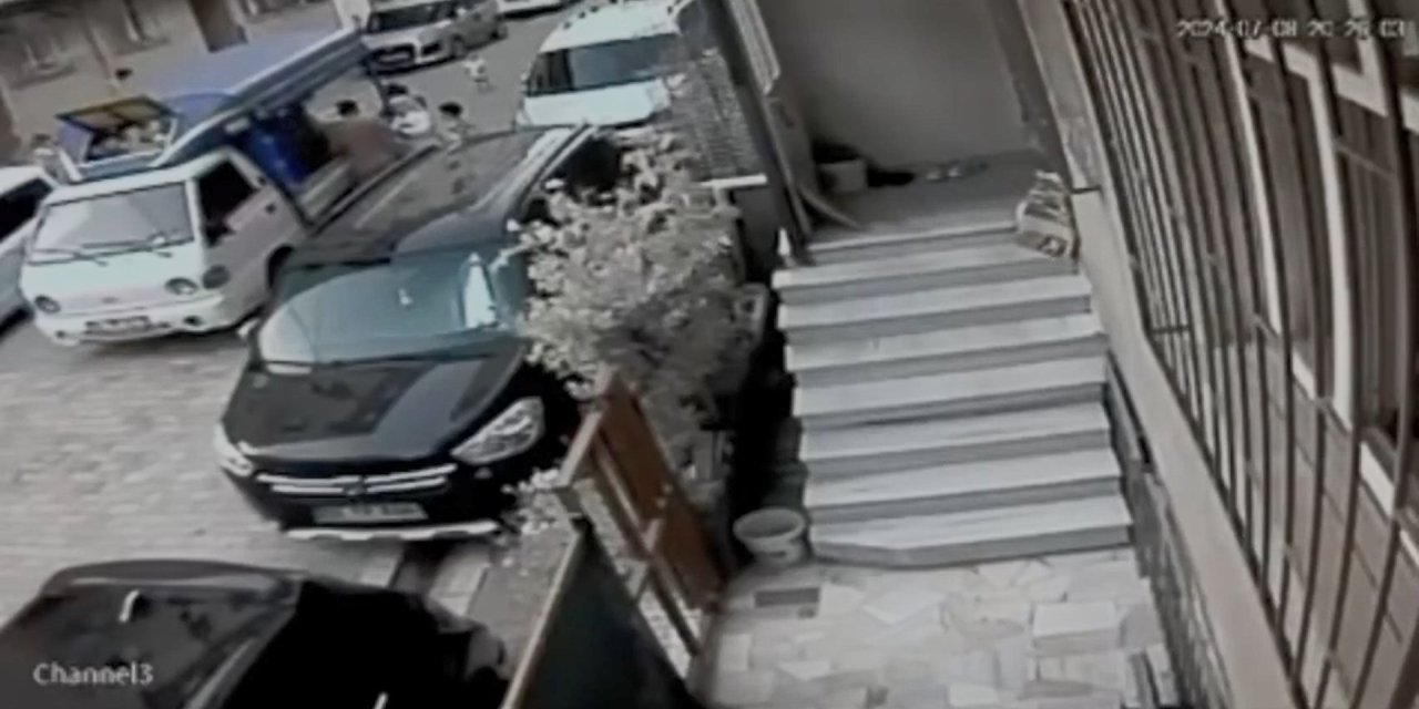 İstanbul - Esenyurt'ta Yokuştan Kayan Kamyonete Sürücüden Saniyelik Müdahale