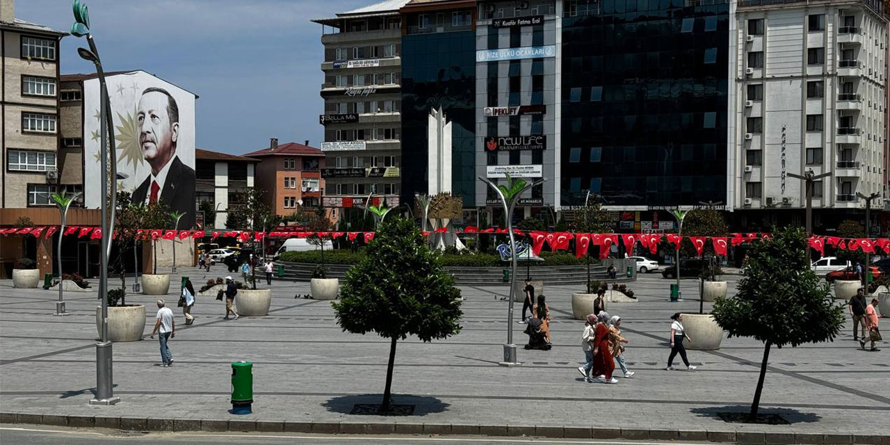 Rize'de 15 Temmuz Demokrasi ve Cumhuriyet Meydanı Zemini Sökülecek!