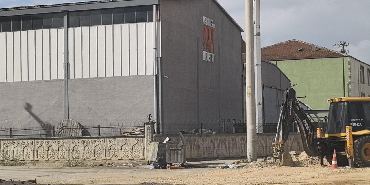 Fabrika Çatısından Düşen İşçi, 3 Gün Sonra Yaşam Mücadelesini Kaybetti