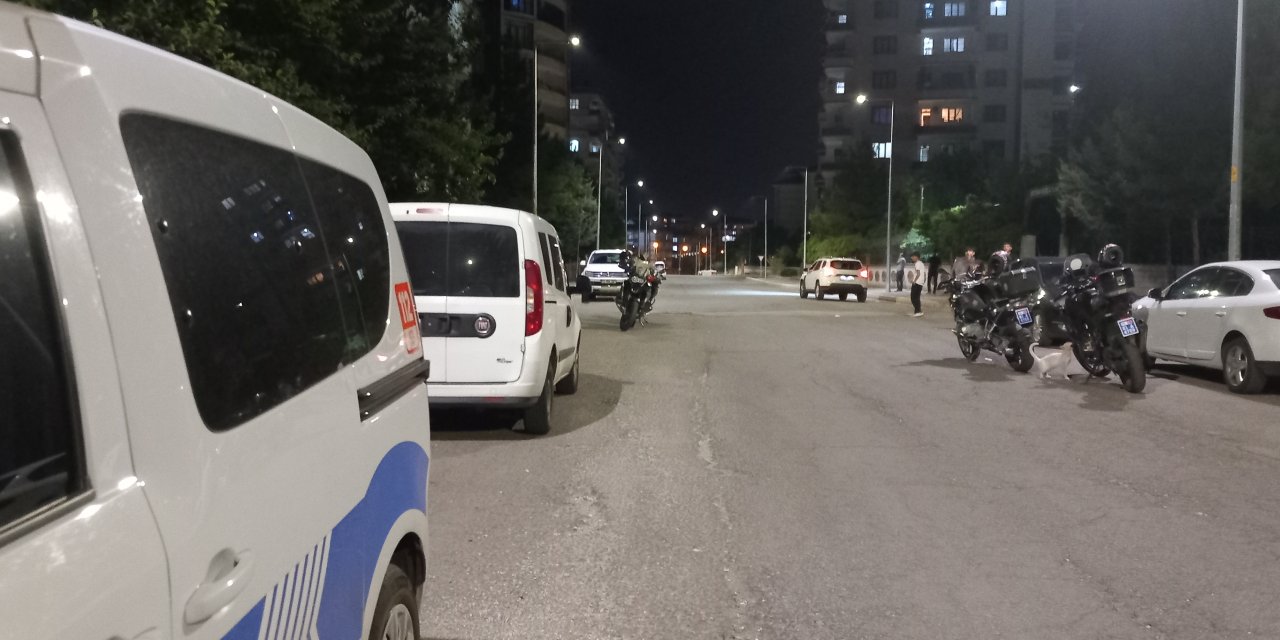 Minibüs Şoförü, Trafikte Karşılaştığı Husumetlisini Tabancayla Vurdu; O Anlar Kamerada (2)