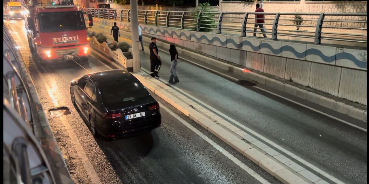 Elazığ'da Sağanak; Altgeçitte Mahsur Kalan Anne Ve Çocukları Kurtarıldı