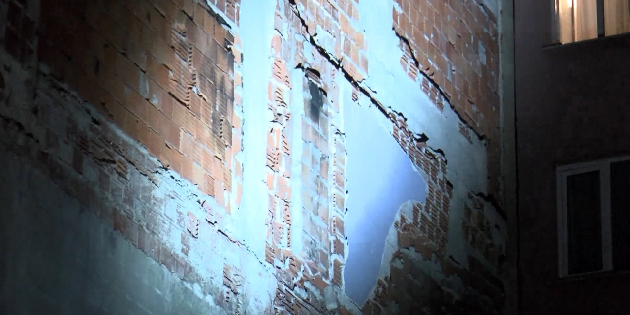 Bahçelievler'de 6 Katlı Bina, Yan Duvarından Düşen Tuğla Parçaları Nedeniyle Tahliye Edildi