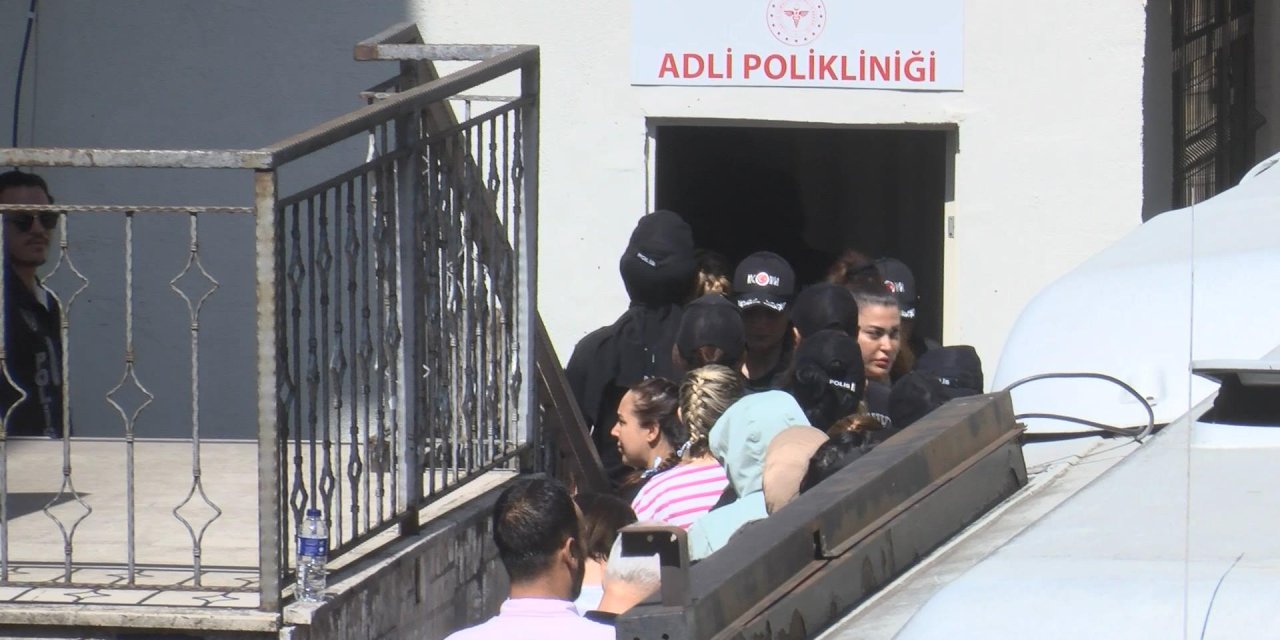 İstanbul- Neslim Güngen Ve Beraberindeki 45 Kişi Adliyeye Sevk Edildi (Ek Bilgi Ve Görüntü)