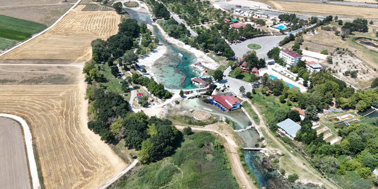 Sakarya Nehri'nin Doğduğu Bölgedeki Sakaryabaşı Göleti Kuruma Noktasına Geldi