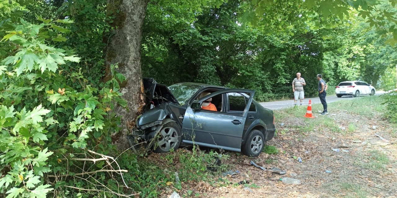 Bartın'da Otomobil Ağaca Çarptı: 1 Ölü, 3 Yaralı