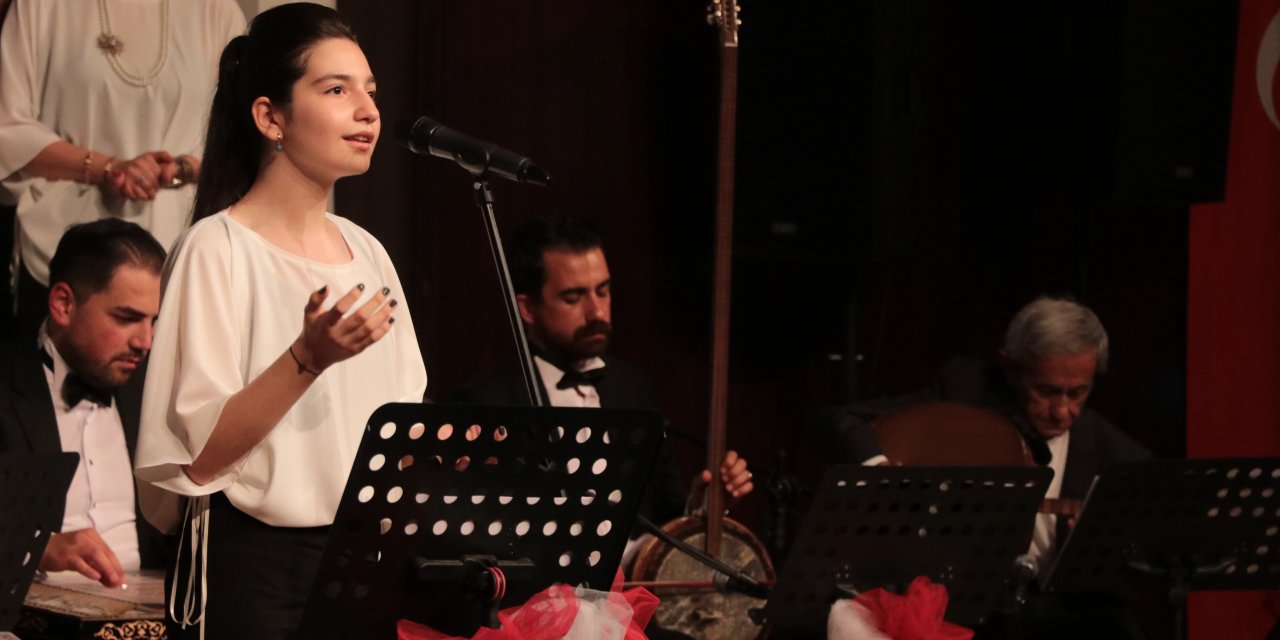 13 Yaşındaki Solist İle 93 Yaşındaki Tambur Sanatçısı Aynı Koroda