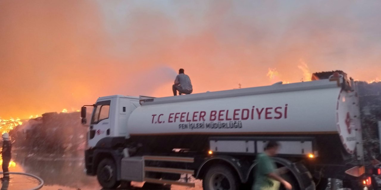 Aydın'da Kağıt Fabrikasında Yangın (2)