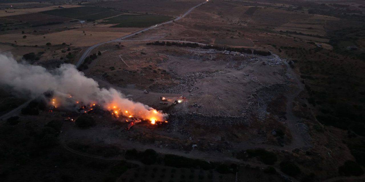 Bozcaada'da Çöplük Alandaki Yangın 2.5 Saatte Söndürüldü