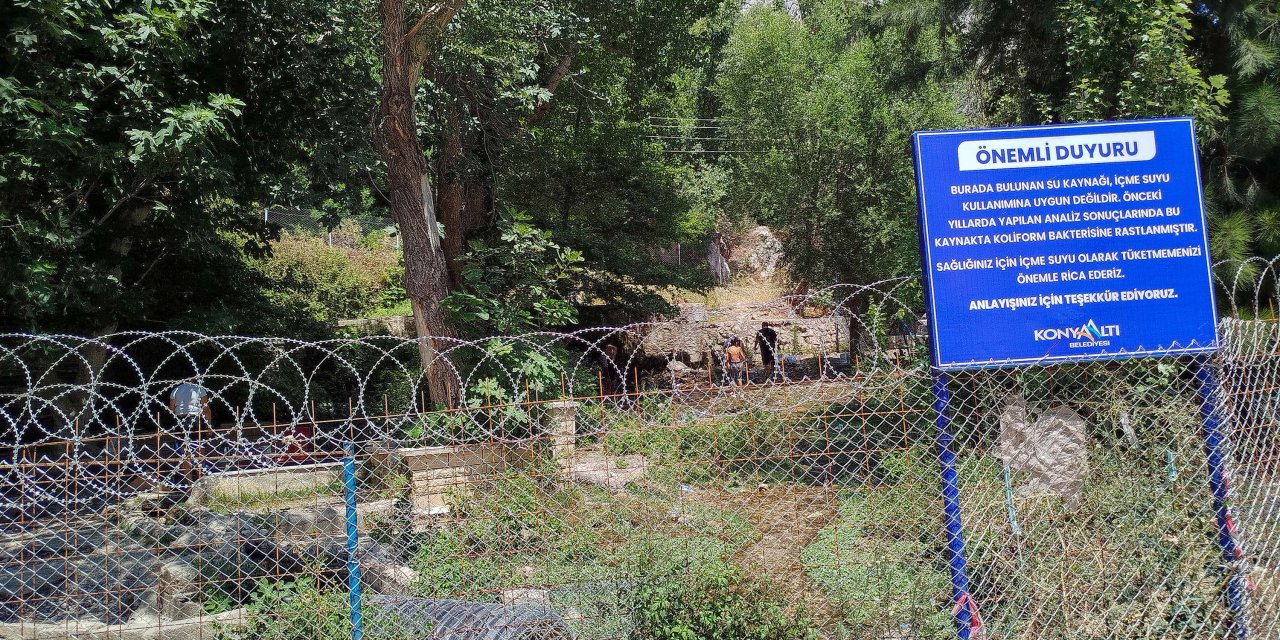 Bakterili Kaynak Suyunun Çevresi Kapatıldı, İnanmayıp Teli Kestiler
