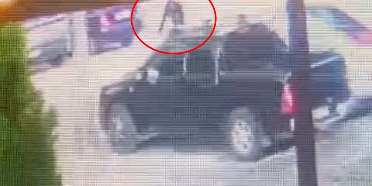 Husumetlisi Bıçaklayıp, Boğazını Kesti, Koşarak Ulaşmaya Çalıştığı Hastanede Öldü