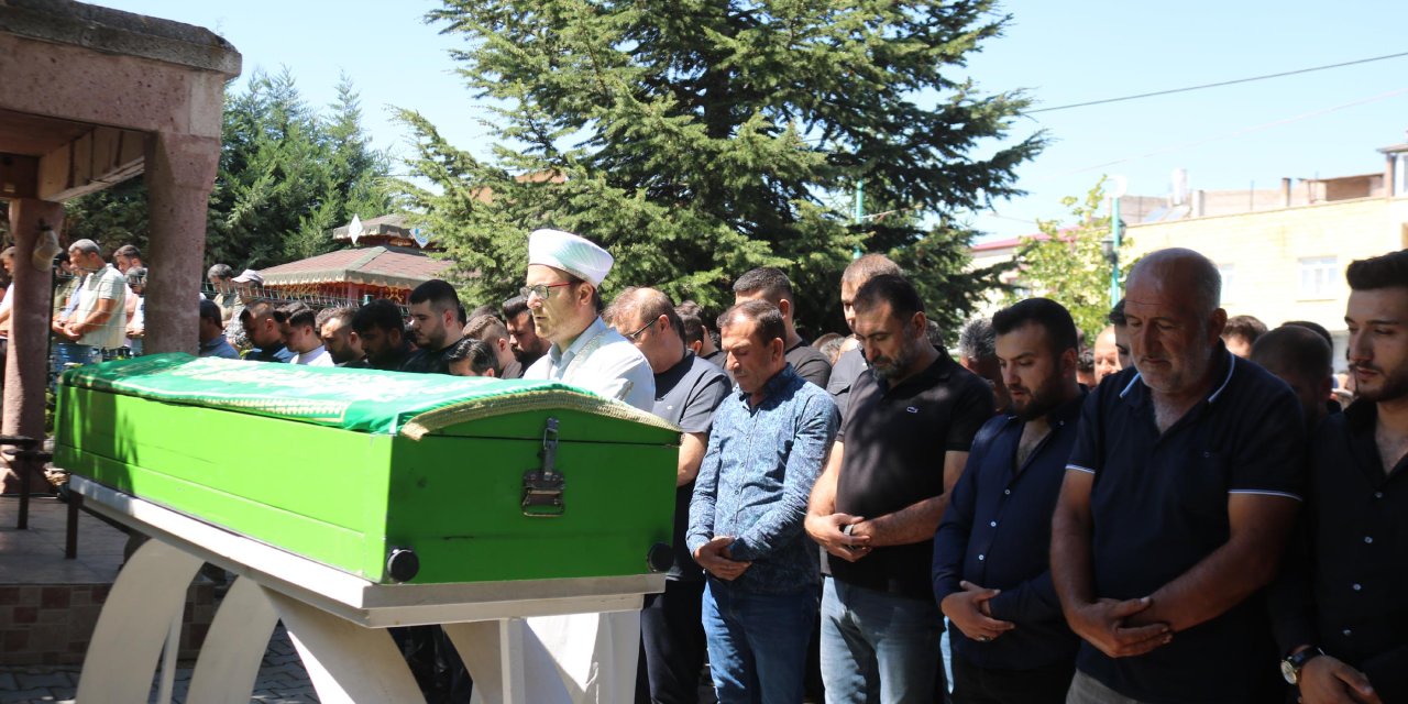 Cip İle Otomobilin Çarpıştığı Kazada Ölen 4 Kişiden 2'si Toprağa Verildi