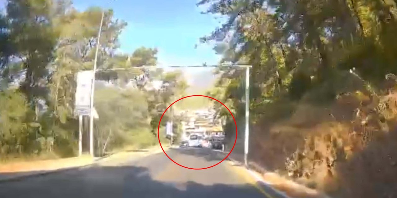 Muğla'da Tur Otobüsü Park Halindeki Araçlara Çarptı, 1 Çocuk Öldü, 33 Yaralı (2)