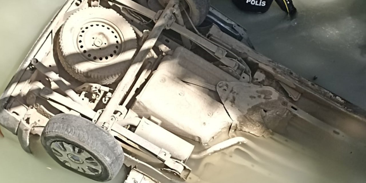 Van'da Otomobil Su Kanalına Uçtu; Baba Ve Oğlu Öldü