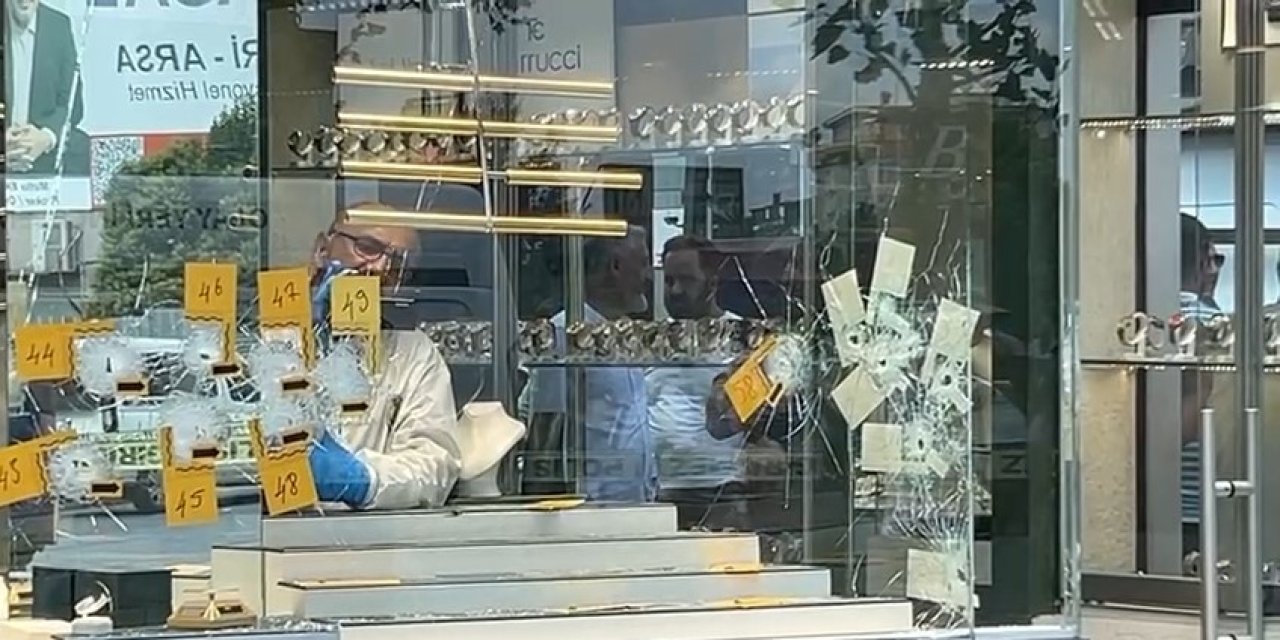 İstanbul- Sancaktepe'de Soyguncularla Kuyumcu Arasında Çatışma; 1 Yaralı