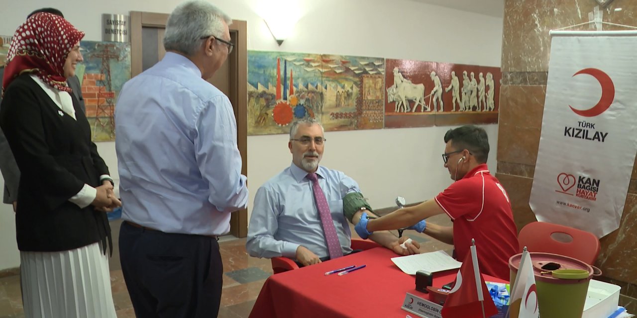 Bakan Işıkhan, Kan Bağışında Bulundu